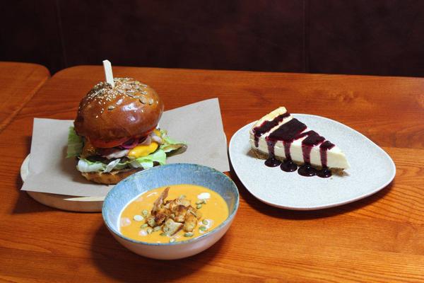 Meniu Pranz(Supa Crema de Legume 200g, Burger Sloppy 300g, Cheesecake 100g)